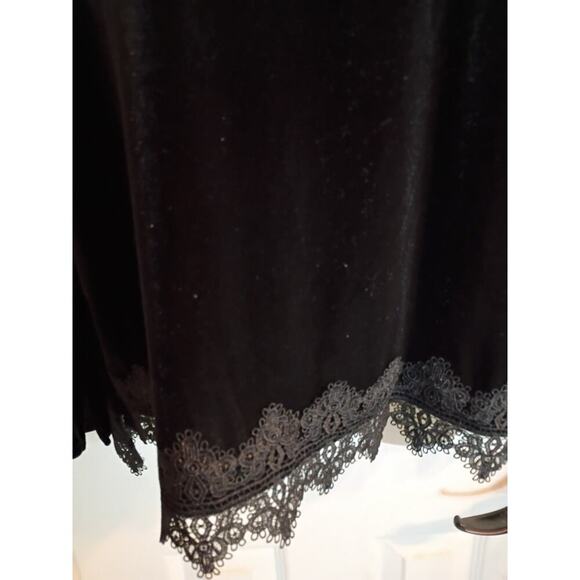 The Limited Collection Black Velvet Top Lace Hem Sz XL Holiday Festive... - Picture 3 of 11